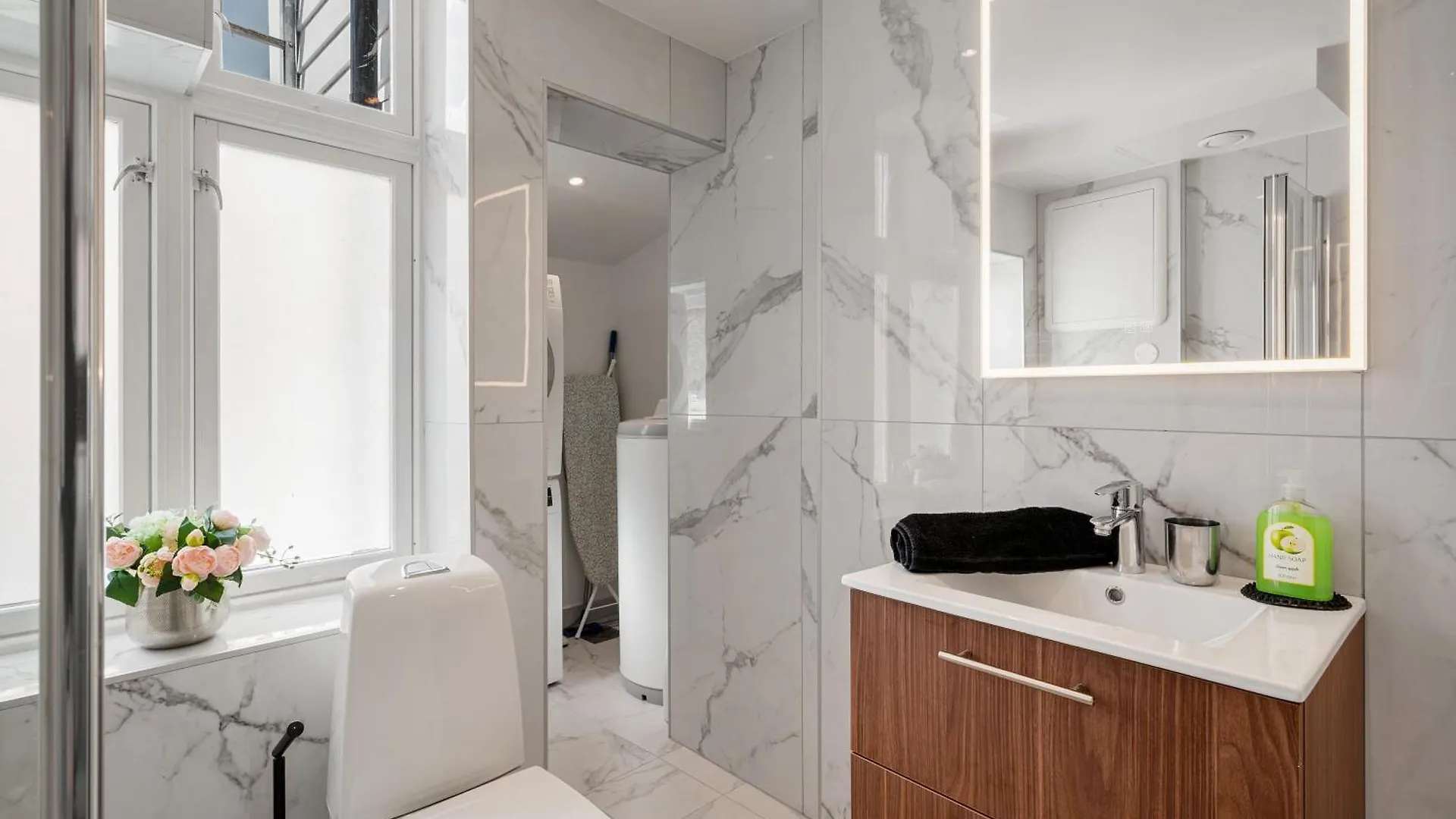 Newly Renovated 1 Bedroom Apartment In Heart Of Bergen