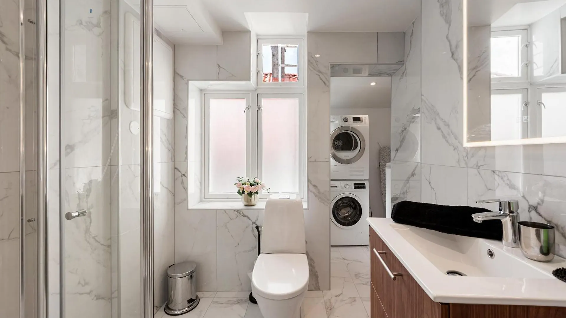 Newly Renovated 1 Bedroom Apartment In Heart Of Bergen