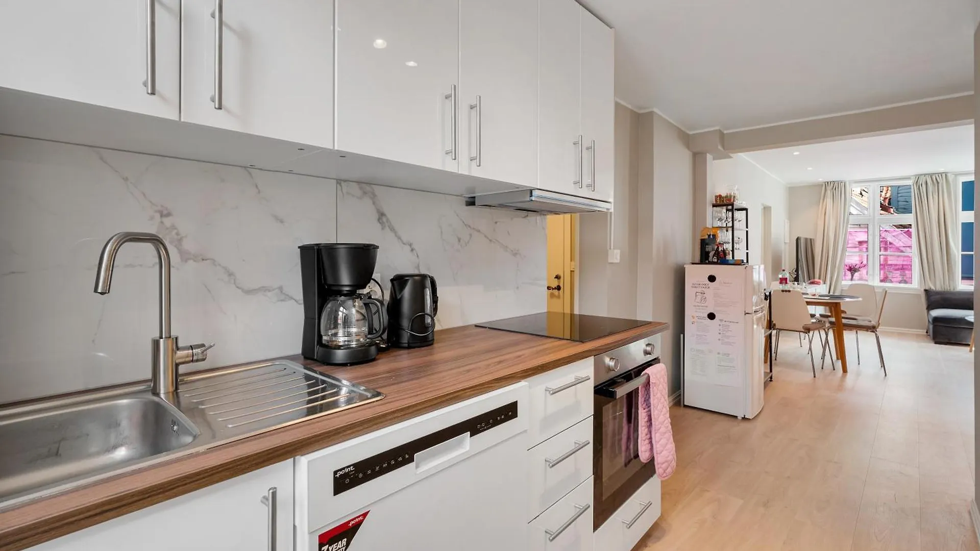 Newly Renovated 1 Bedroom Apartment In Heart Of Bergen
