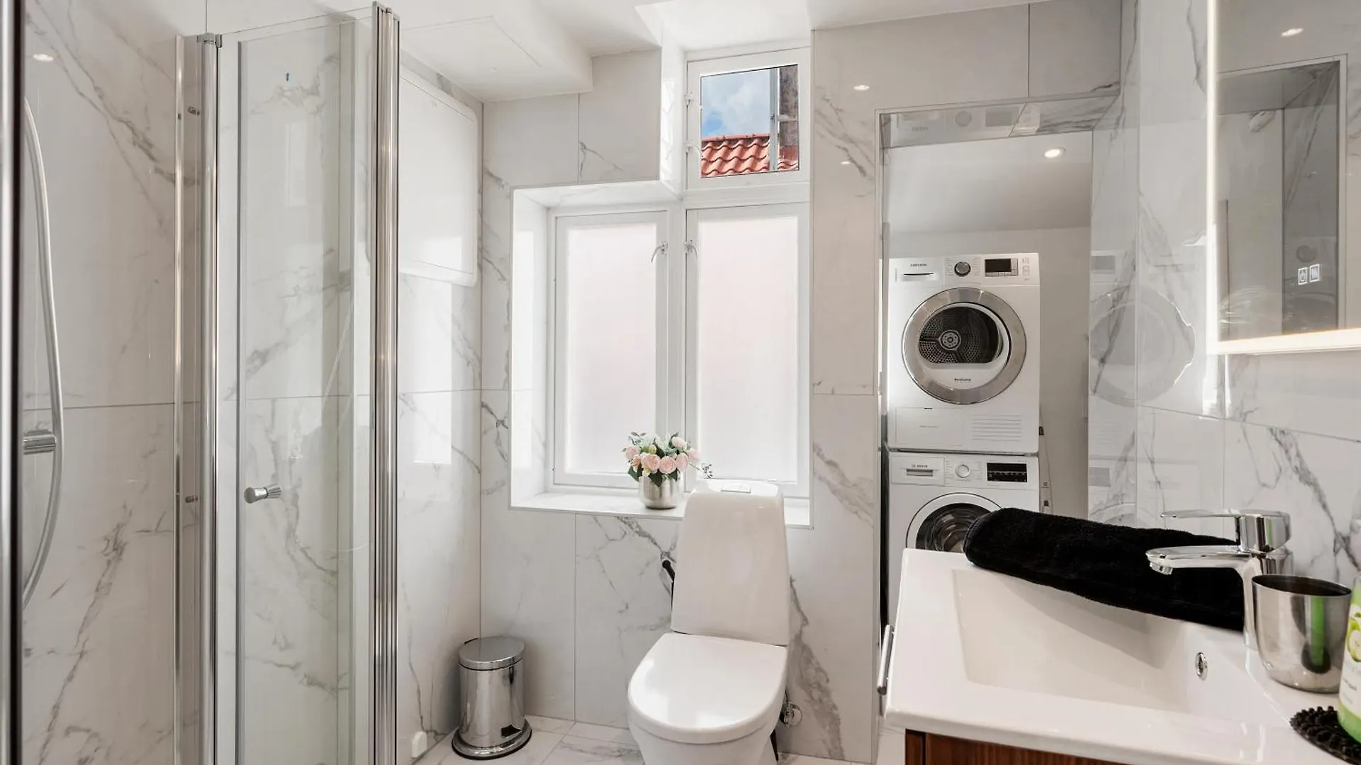 Newly Renovated 1 Bedroom Apartment In Heart Of Bergen 0*,