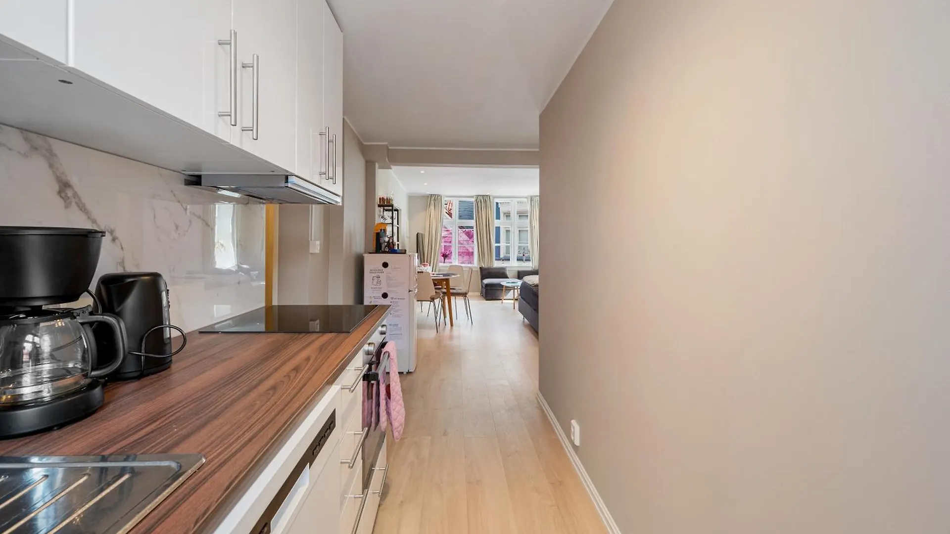 Newly Renovated 1 Bedroom Apartment In Heart Of Bergen 0*,